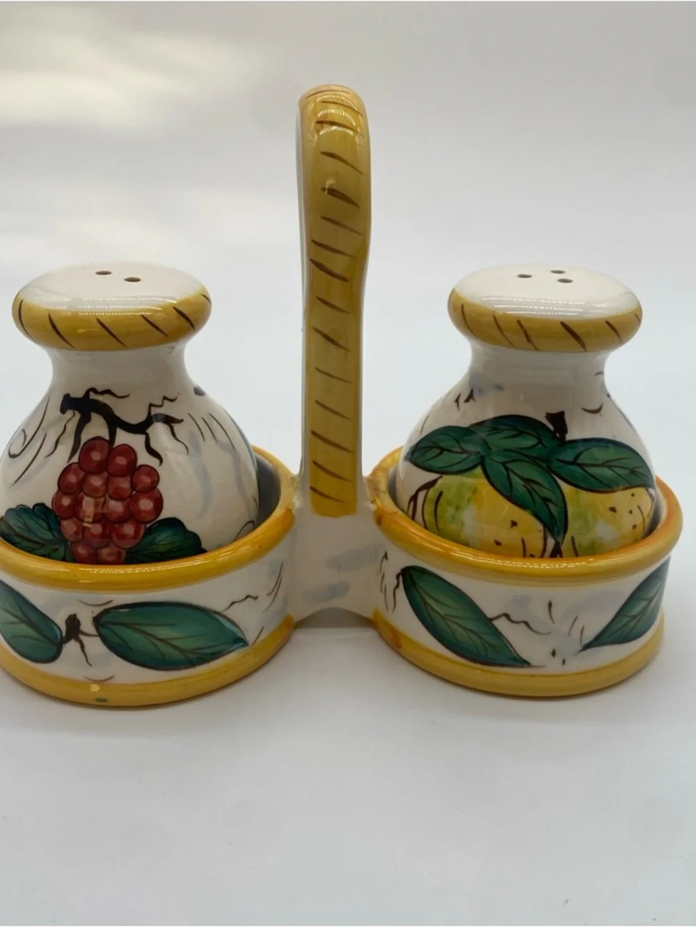 Salt and pepper shakers with caddie - Picture 2 of 10
